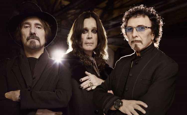 Tony Iommi, Ozzy Osbourne e Geezer Butler, do Black Sabbath