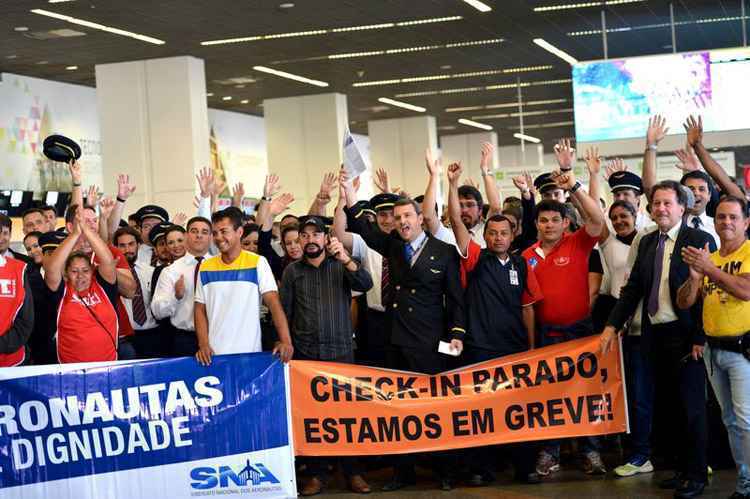 Funcionários fizeram protesto nas áreas de embarque e desembarque