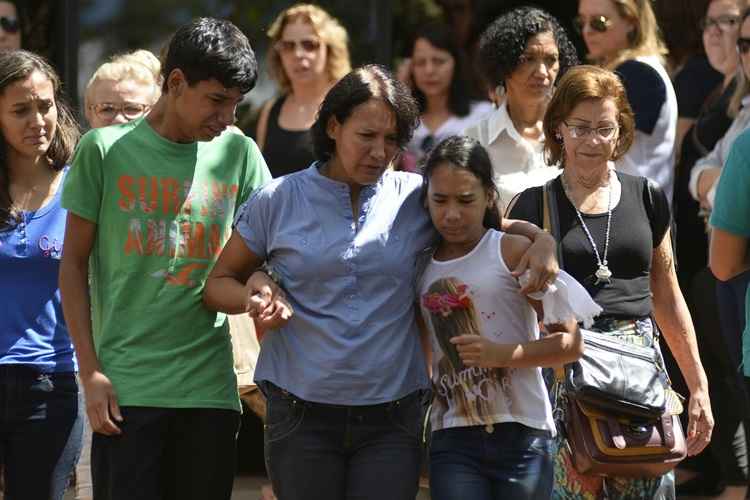 A mulher de Eli  estava serena e falou que, apesar de tudo, espera poder cuidar dos filhos em paz. Ela também disse que Eli foi um excelente pai