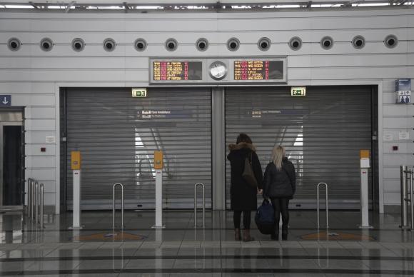 Aeroporto Internacional de Atenas aderiu à greve geral na Grécia, convocada para esta quinta-feira