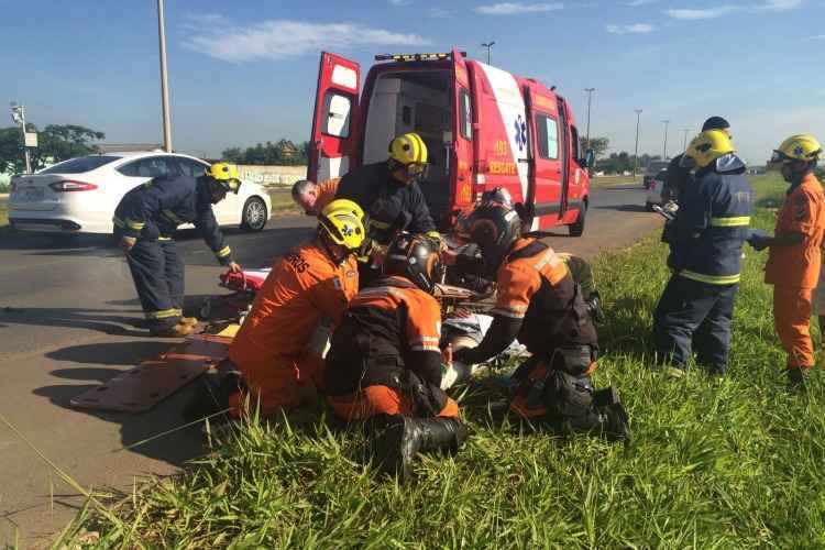 Uma faixa da via precisou ser interditada para atendimento médico