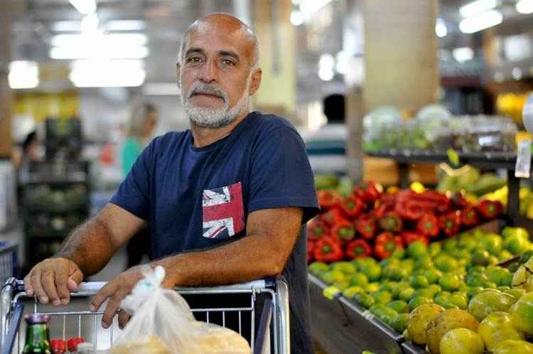 Everson Nunes está assustado com a carestia. Ele diz que os gastos mensais no supermercado dobraram