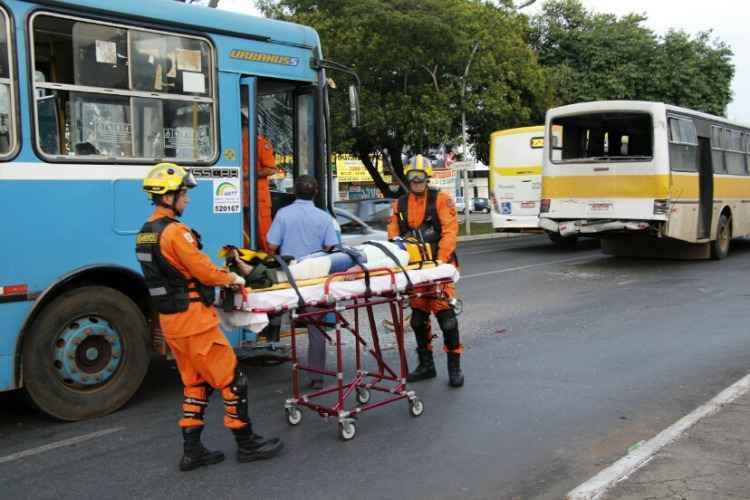 As vítimas foram atendidas e encaminhadas ao Hospital de Base de Brasília pelo Corpo de Bombeiros