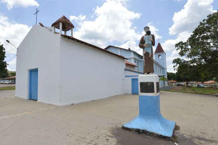 Grupo de escravos, que voltava de uma mineração malsucedida, encontraram imagem de santo que dá nome ao templo de baixo de um pé de angico