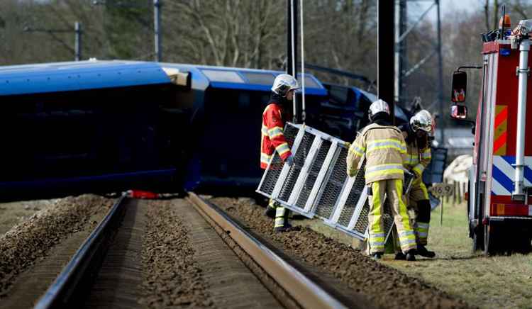 O trem estava praticamente vazio, com entre 10 a 15 passageiros