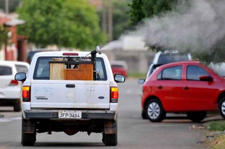 Ontem,  cinco carros fumacê percorreram Brazlândia