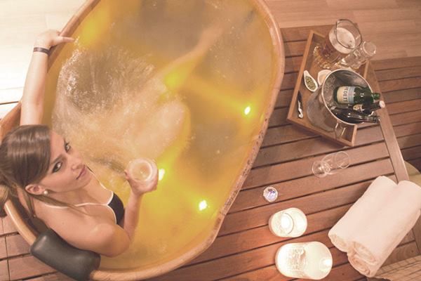 Spa Beer: já pensou uma massagem ou banho à base de cerveja?