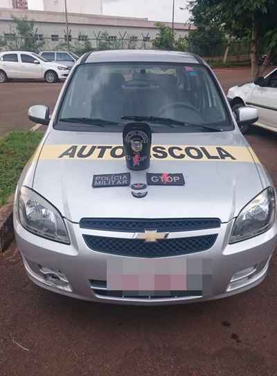 Policiais recuperaram o carro de autoescola no Guará II. Veículo tinha sido furtado de estacionamento de shopping