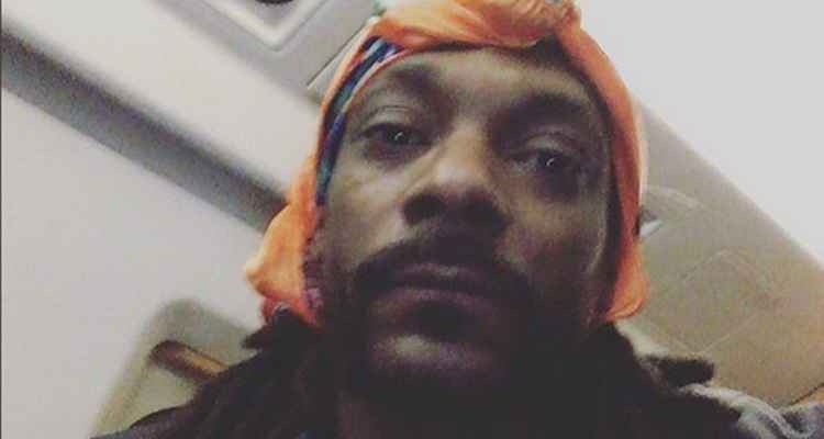 Snoop Dogg postou foto em avião a caminho de velório e escreveu: 'Indo ver minha avó pela última vez'