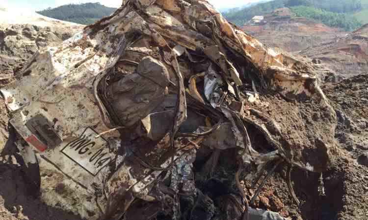 Militares de Ouro Preto faziam escavações na região da barragem quando encontraram os restos mortais da vítima dentro de um caminhão. Com isso, são 18 mortos e um desaparecido