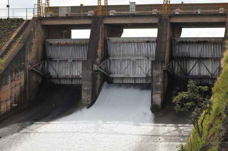 As comportas do reservatório foram abertas pela segunda vez neste ano para que o nível da água não atingisse o limite estabelecido pela Adasa