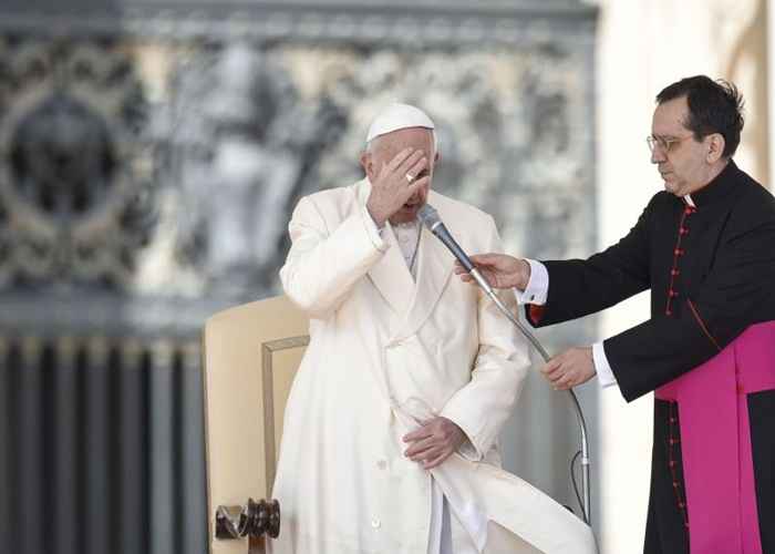 Papa Francisco fez um sermão sobre o amor na Praça São Pedro