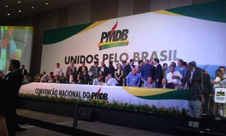 Além de eleger a nova liderança da legenda neste sábado, os peemedebistas discutirão moções polêmicas como a saída do PMDB do governo