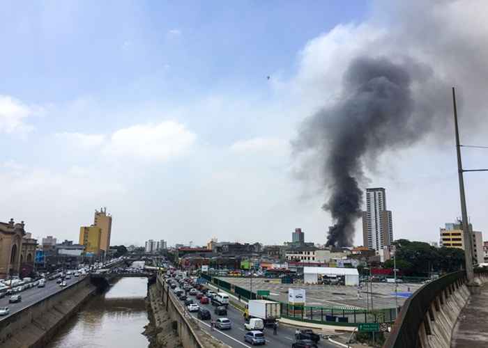 Incêndio mobilizou 45 viaturas e 130 homens dos Bombeiros