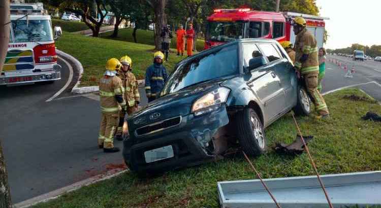 Acidente ocorreu no acesso à tesourinha que liga o Eixão ao Eixinho