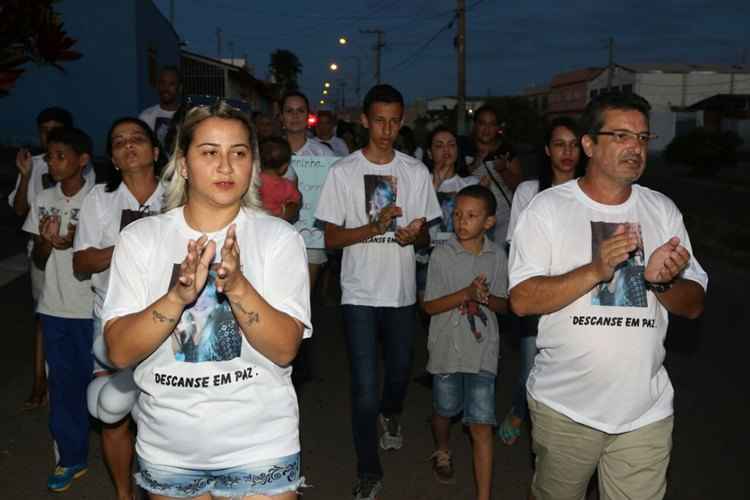 Manifestação ocorreu na tarde deste sábado (19) na quadra em que a jovem foi assassinada pelo ex-namorado