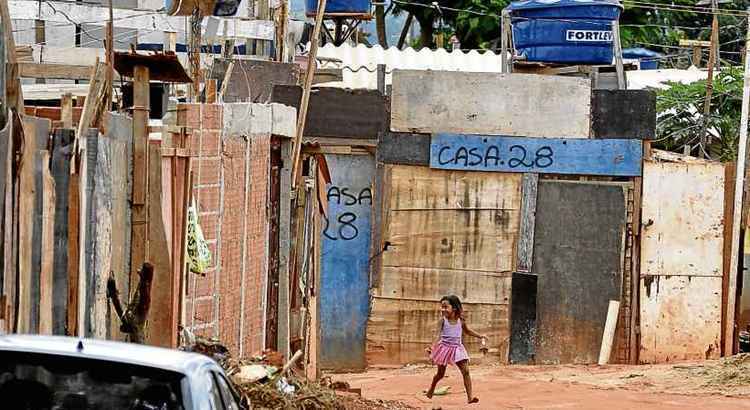 No bairro Santa Luzia, na Estrutural, um homem foi cuidar do filho no hospital e, quando voltou, havia outra família ocupando a casa