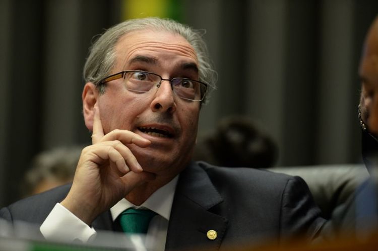 Mais de US$ 800 milhões já foram bloqueados em conexão com a Lava Jato,  parte desses recursos estava vinculada a empreiteiras, doleiros e ao presidente da Câmara, Eduardo Cunha