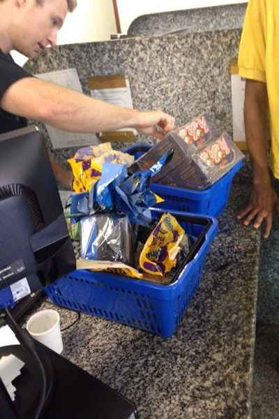 Policiais encontraram ovos de páscoa e outros produtos furtados da loja