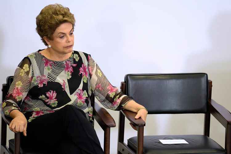 Índice de desconfiança da presidente atingiu sua maior marca desde o início do primeiro mandato: 80% dos brasileiros não confiam em Dilma