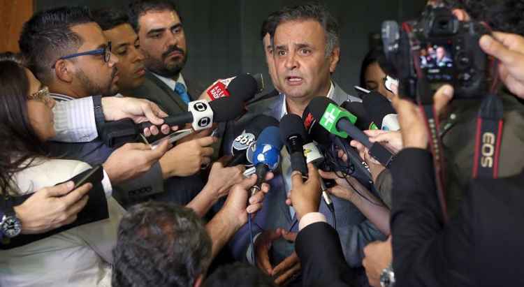 Senador Aécio Neves nega adesão: 