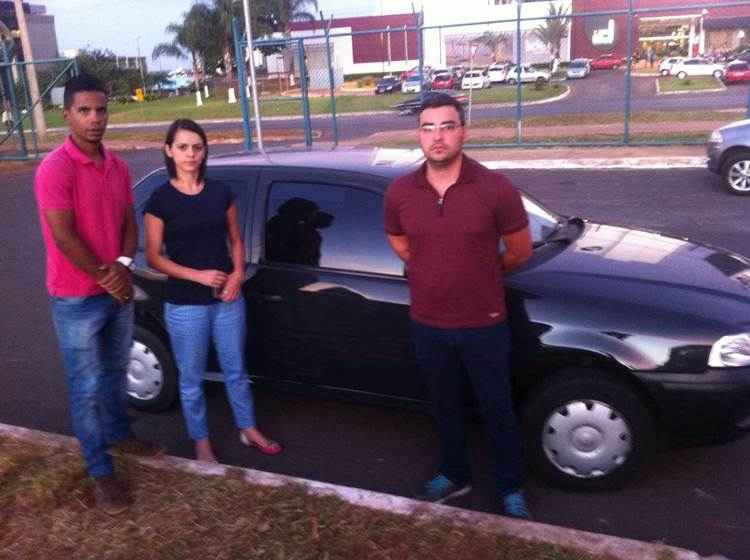 O ônibus do grupo, que seguia para o protesto, bateu no veículo da jornalista nesta tarde, entre o Shopping ID e a 5ª DP, na Asa Norte