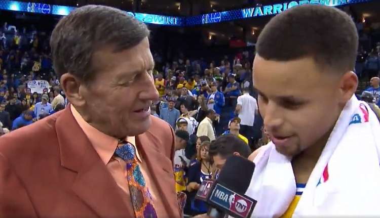 Vídeo: astro do basquete dá resposta surpreendente a repórter com câncer