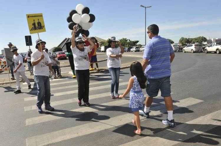 Ao lado do Conjunto Nacional, evento em faixa de pedestres deu início à campanha que vai durar o mês inteiro