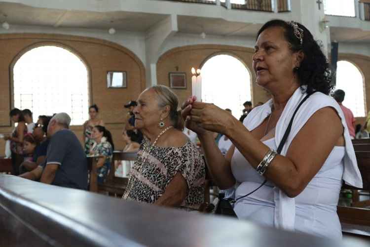 Devotos lotaram a igreja Santuário do Menino Jesus na 23ª 