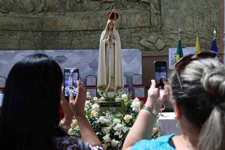 Devotos lotaram a igreja Santuário do Menino Jesus na 23ª 