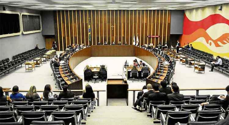 Plenário do Tribunal de Justiça do Distrito Federal: entrada dos novos magistrados deve dar celeridade aos processos que chegam à Corte