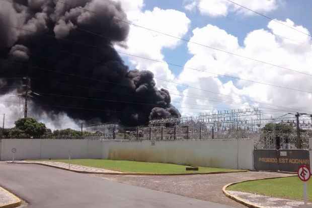 Ainda não se sabe o que provocou o incêndio. Moradores afirmaram que ouviram uma forte explosão