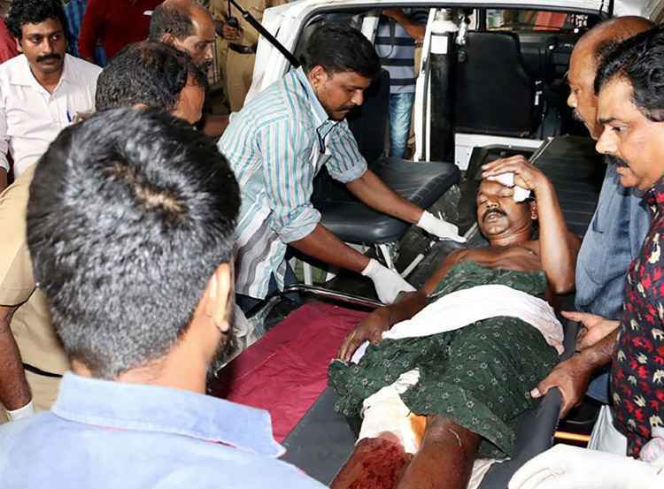 A catástrofe aconteceu no templo hindu de Puttingal Devi na cidade costeira de Paravur, no estado de Kerala, durante as celebrações do Ano Novo hindu