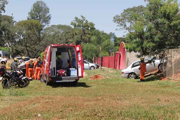 Os bombeiros tentaram reanimar a vítima por mais de uma hora mas não obteve sucesso