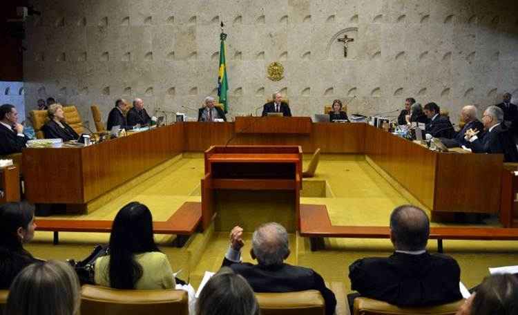 Em uma sessão extraordinária que entrou pela noite quinta-feira e madrugada desta sexta-feira, o Supremo Tribunal Federal (STF) analisou ainda a ordem definida por Eduardo Cunha para a votação do impeachment de Dilma