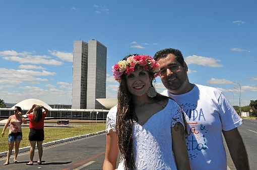 Os noivos Érika e Rafael mantiveram os planos e fizeram o ensaio fotográfico do casamento no local