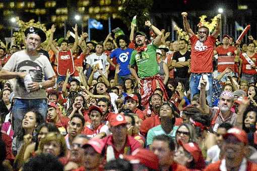 Participantes do MST, da Ubes e da CTB defenderam o governo. 