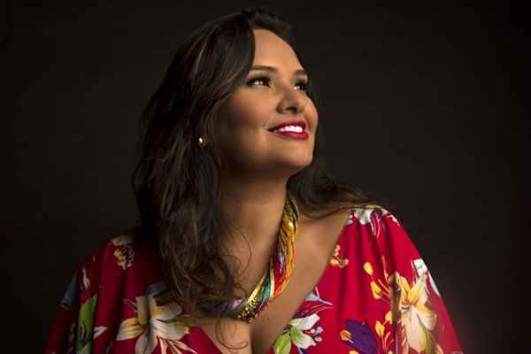 Falta de espaço na música é geral, segundo a cantora Emilia Monteiro