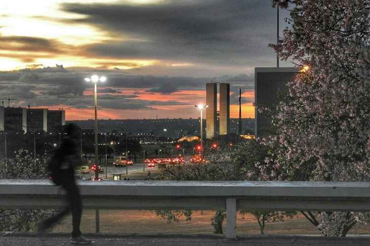 Segundo os meteorologistas, a mínima registrada nessa madrugada foi de 19ºC