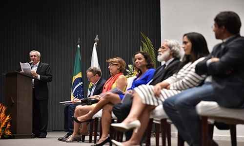 O secretário de Educação, Júlio Gregório Filho; o diretor da Itaipu Binacional Nelton Friedrich; a diretora-geral do SLU, Kátia Campos; a colaboradora do governo de Brasília Márcia Rollemberg; o diretor-presidente da Adasa, Paulo Salles; a secretária-adjunta de Cultura, Nanan Catalão; e o secretário do Meio Ambiente, André Lima