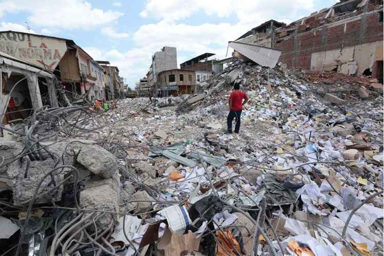 Tremor  deixou 570 mortos e mais de 5.700 feridos