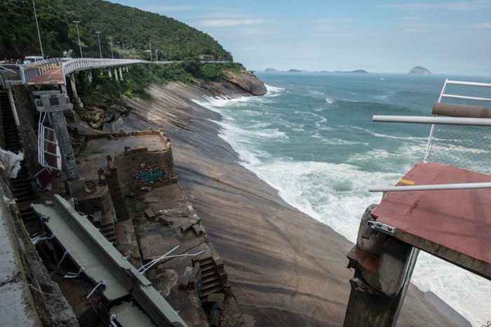 Eduardo Paes estava indo para Atenas, na Grécia, onde participaria da cerimônia de passagem da tocha olímpica - a Olimpíada do Rio será em agosto, mas cancelou a viagem