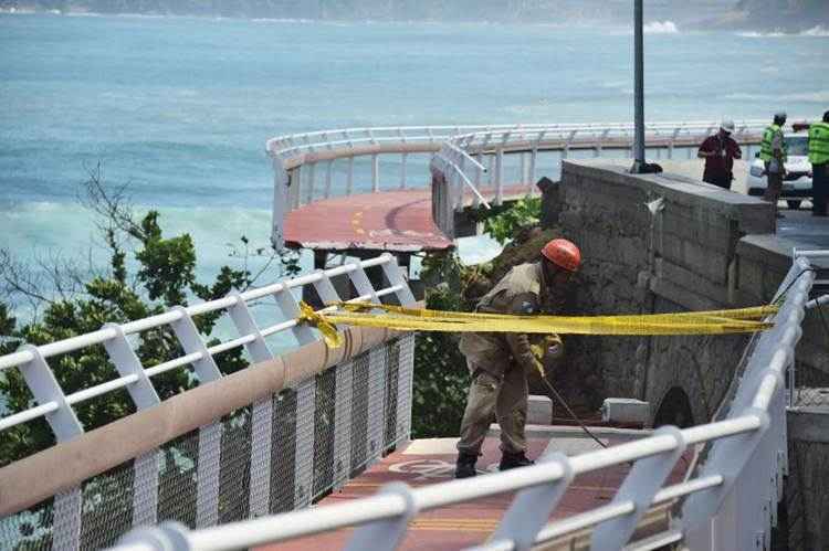 Dois corpos já foram encontrados na manhã desta quinta, entre o Leblon e São Conrado