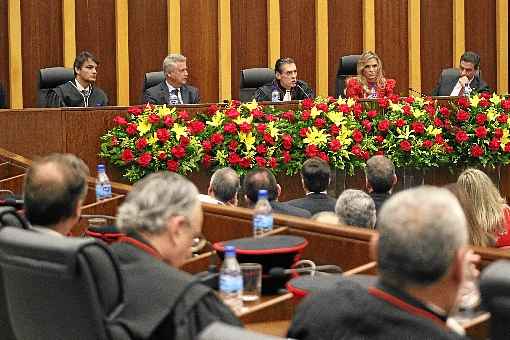 Autoridades, como o governador do DF e a presidente da Câmara Legislativa, prestigiaram a posse do novo presidente do TJ, Mario Machado