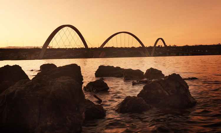 Nesta segunda-feira, os brasilienses ainda devem enfrentar muito calor: temperatura máxima será de 30°C