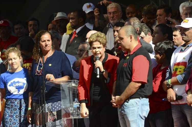 A presidente Dilma Rousseff anunciou o aumento no Bolsa Família e o reajuste da tabela do Imposto de Renda, além de investimento no Minha casa, minha vida