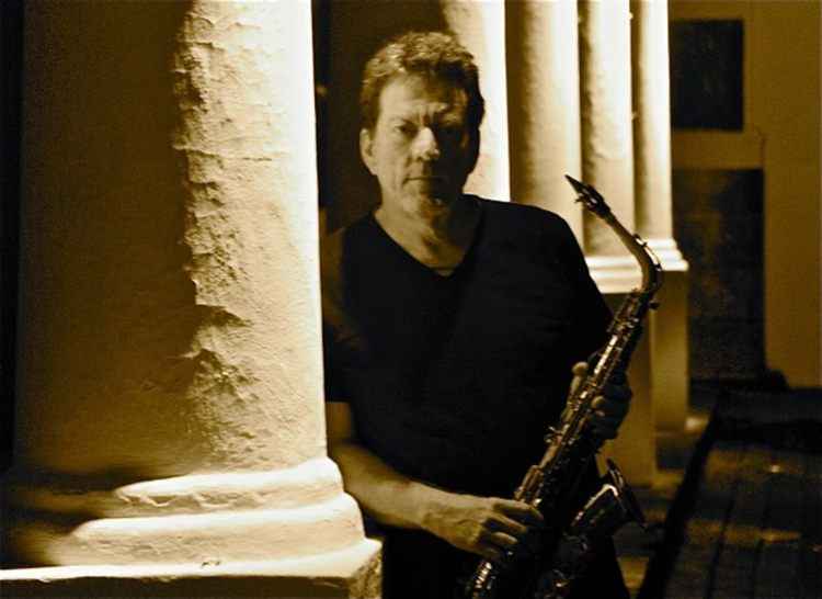 A apresentação do saxofonista em duo, trio e quarteto, conta também com a Orquestra Sinfônica do Teatro Nacional