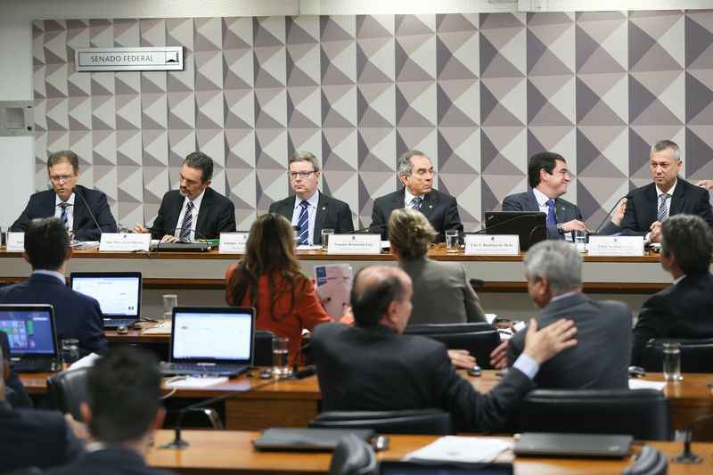 Brasília -  A Comissão Especial do Impeachment ouve especialistas favoráveis ao afastamento da presidenta Dilma Rousseff: o procurador do Tribunal de Contas da União (TCU) Júlio Marcelo de Oliveira e o professor de Direito José Maurício Conti e Fábio Medina Osório, presidente do Instituto Internacional de Estudos de Direito do Estado