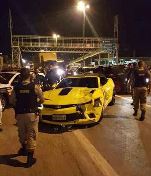 Dupla rouba Camaro amarelo e protagoniza fuga cinematográfica em Minas