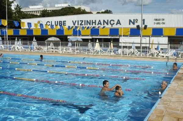 Piscina do Clube Social da Unidade de Vizinhança nº 1: inauguração em 1961, a pedido de JK